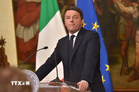 Thủ tướng Italy Matteo Renzi tuyên bố từ chức tại cuộc họp báo ở Rome ngày 5/12. (Nguồn: AFP/TTXVN) 