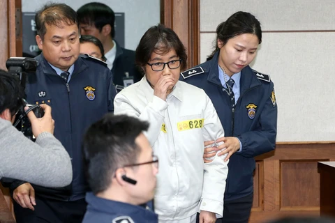 Bà Choi Soon-Sil xuất hiện tại Tòa án quận Trung tâm Seoul. (Nguồn: Korea Times)