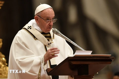 Giáo hoàng Francis đã cử hành lễ Giáng sinh theo truyền thống tại Tòa thánh Vatican. (Nguồn: AFP/TTXVN) 