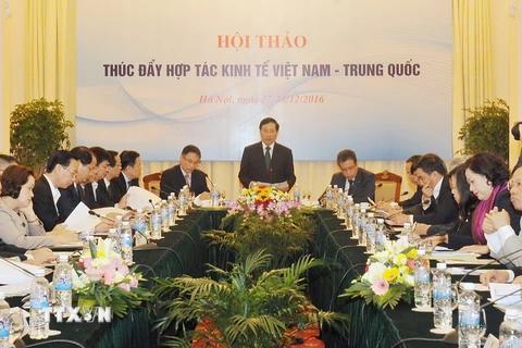 Ông Phạm Bình Minh, Ủy viên Bộ chính trị, Phó Thủ tướng, Bộ trưởng Ngoại giao, Chủ tịch Ủy ban chỉ đạo hợp tác song phương Việt Nam-Trung Quốc đến dự và phát biểu tại Hội thảo 'Thúc đẩy hợp tác kinh tế Việt Nam-Trung Quốc.' (Ảnh: Nguyễn Khang/TTXVN)