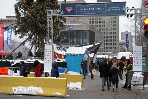 An ninh được thắt chặt tại một khu chợ ở Montreal ngày 20/12. (Nguồn: AFP/TTXVN)