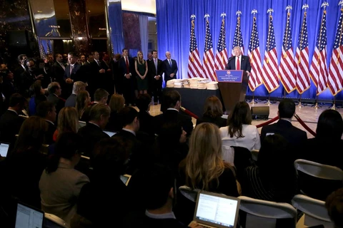 Tổng thống đắc cử Mỹ Donald Trump trong buổi họp báo hôm 11/1. (Nguồn: theguardian.com)