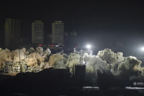 Vào lúc 23 giờ 50 phút ngày 21/1, 19 tòa nhà ở Hán Khẩu, thành phố Vũ Hán (Trung Quốc) đã đổ sập trong 10 giây với 5 tấn thuốc nổ.