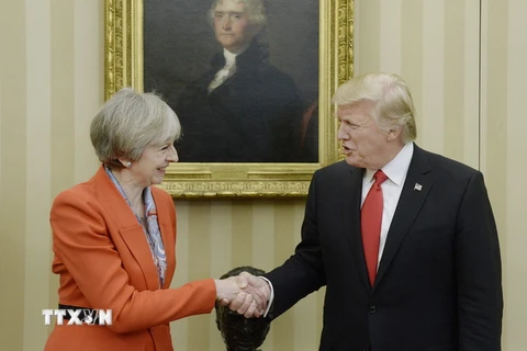 Tổng thống Mỹ Donald Trump (phải) và Thủ tướng Anh Theresa May (trái) tại cuộc gặp ở Washington, DC. (Nguồn: AFP/TTXVN)