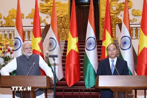 Thủ tướng Nguyễn Xuân Phúc và Thủ tướng Ấn Độ Narendra Modi tại buổi họp báo chung sau khi kết thúc hội đàm, sáng 3/9/2016. (Ảnh: Thống Nhất/TTXVN)