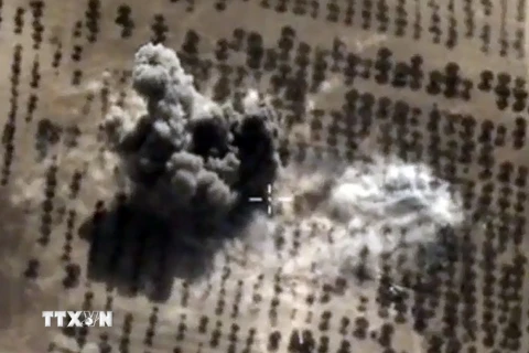 Không quân Nga không kích một cơ sở của IS ở tỉnh Idlib, Syria. (Nguồn: AFP/TTXVN)