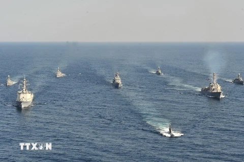 Tàu chiến Hàn Quốc và Mỹ tham gia một cuộc tập trận. (Nguồn: Yonhap/TTXVN)