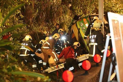 Hiện trường vụ tai nạn thảm khốc ở Đài Loan, 32 người thiệt mạng