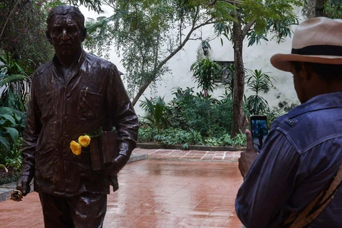 Bức tượng của nhà văn Gabriel Garcia Marquez. (Nguồn: AFP)