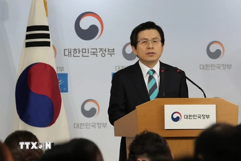 Quyền Tổng thống kiêm Thủ tướng Hàn Quốc Hwang Kyo-ahn tại cuộc họp báo ở Seoul ngày 23/1. (Nguồn: EPA/TTXVN)