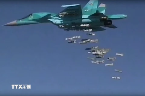 Máy bay Sukhoi Su-34 của Nga tại căn cứ không quân Hamedan, Iran, chuẩn bị tiến hành vụ không kích nhằm vào các mục tiêu IS tại Deir ez-Zor, Syria ngày 18/8/2016. (Nguồn: EPA/TTXVN)