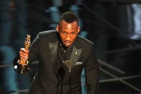 Mahershala Ali nhận tượng vàng Oscar. (Nguồn: huffingtonpost.com)