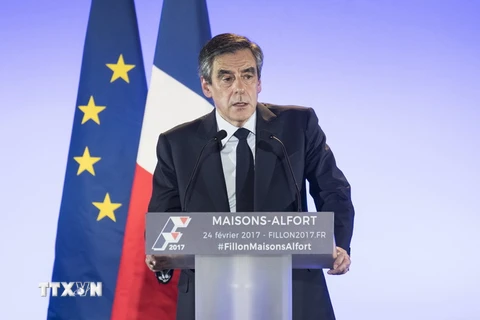 Ông Francois Fillon trong chiến dịch tranh cử ở Paris ngày 24/2. (Nguồn: EPA/TTXVN)
