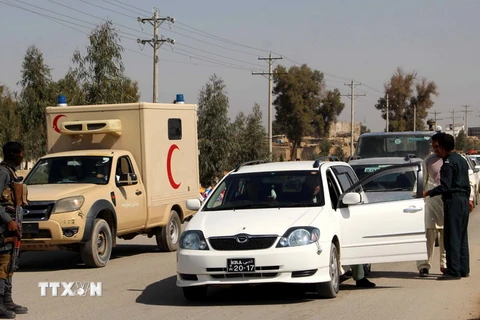 Nhân viên an ninh Afghanistan làm nhiệm vụ tại một trạm kiểm soát ở Helmand ngày 28/2. (Nguồn: EPA/TTXVN)
