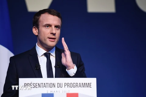 Ứng viên Emmanuel Macron trong cuộc vận động tranh cử ở Paris ngày 2/3. (Nguồn: AFP/TTXVN)