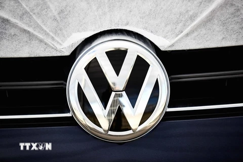 Biểu tượng của hãng Volkswagen tại nhà máy sản xuất ôtô ở Wolfsburg, Đức ngày 5/1. (Nguồn: EPA/TTXVN)