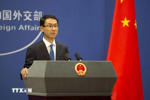 Người phát ngôn Bộ Ngoại giao Trung Quốc Cảnh Sảng tại cuộc họp báo ở Bắc Kinh, Trung Quốc ngày 13/2. (Nguồn: Kyodo/TTXVN)