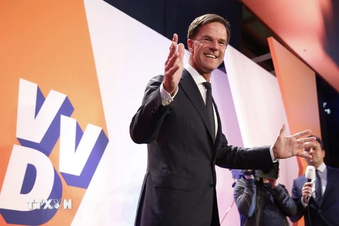 Thủ tướng Mark Rutte phát biểu trước những người ủng hộ trong buổi vận động trước bầu cử Quốc hội ngày 15/3. (Nguồn: THX/TTXVN)