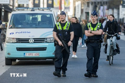 Cảnh sát Bỉ được tăng cường tại tuyến phố thương mại chính Meir sau khi bắt giữ nghi phạm định lao xe vào đám đông ở thành phố cảng Antwerp ngày 23/3. (Nguồn: EPA/TTXVN)