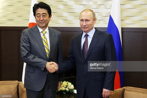 Thủ tướng Nhật Bản Shinzo Abe (trái) và Tổng thống Nga. (Nguồn: Getty Images)