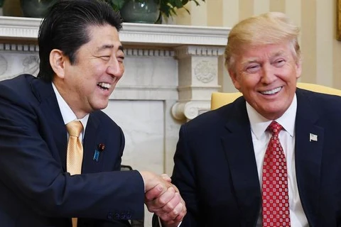 Thủ tướng Shinzo Abe và Tổng thống Donald Trump. (Nguồn: SBS)