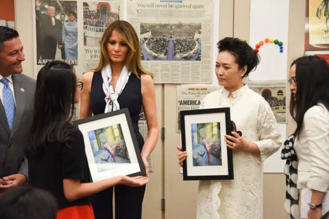Đệ nhất Phu nhân Trung Quốc Bành Lệ Viện đã cùng Đệ nhất Phu nhân Mỹ Melania Trump. (Nguồn: Getty Images) 