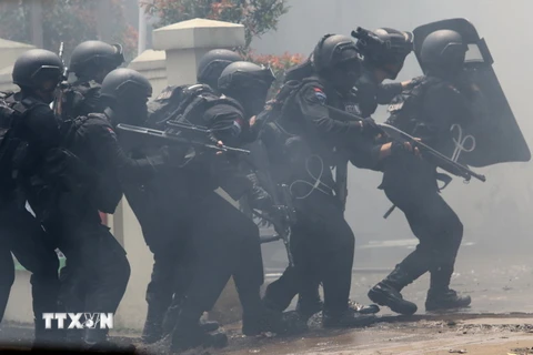 Cảnh sát chống khủng bố Indonesia. (Nguồn: THX/TTXVN)