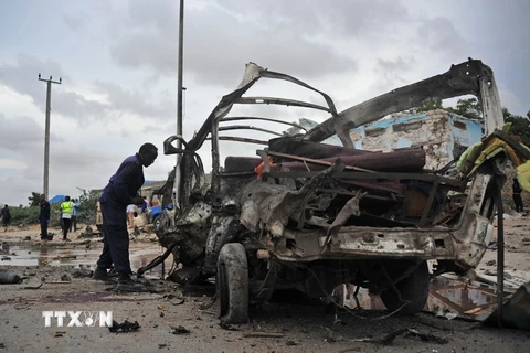 Hiện trường vụ đánh bom ở Mogadishu ngày 9/4. (Nguồn: AFP/TTXVN)