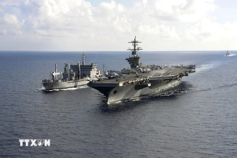 Tàu của Mỹ và Ấn Độ tham gia cuộc tập trận chung tại Ấn Độ Dương. (Nguồn: AFP/TTXVN)