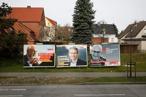 Ápphích tranh cử của các ứng viên Wolfgang Kubicki (FDP), Daniel Günther (CDU) und Torsten Albig (SPD). (Nguồn: zeit.de)