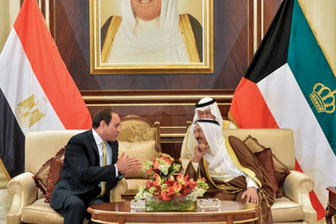 Tổng thống Ai Cập Abdel Fattah El-Sisi (trái) và Quốc vương Kuwait Sabah Al-Ahmed Al-Sabah. (Nguồn: AFP)