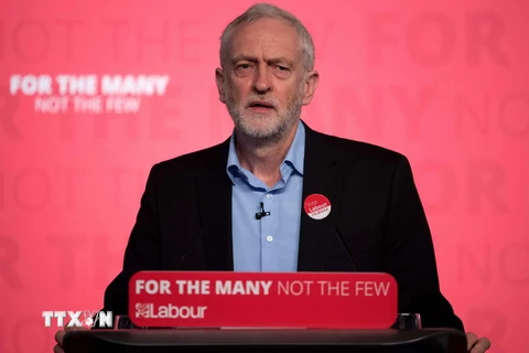 Ông Jeremy Corbyn phát biểu tại cuộc vận dộng tranh cử ở Leicester, Anh ngày 6/5. (Nguồn: AFP/TTXVN)