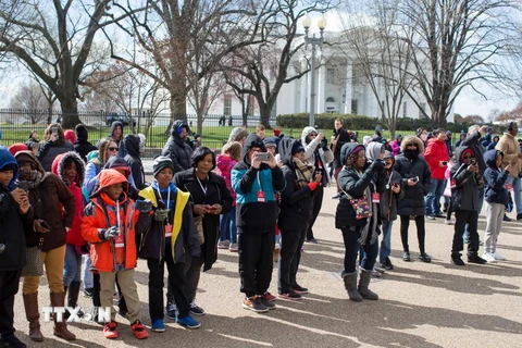 Người dân biểu tình phản đối sắc lệnh cấm nhập cảnh mới của Tổng thống Mỹ Donald Trump tại Washington, DC ngày 11/3. (Nguồn: AFP/TTXVN)