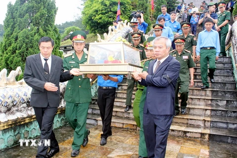 Lễ truy điệu và an táng các Anh hùng liệt sỹ quân tình nguyện hy sinh tại Lào. (Ảnh: Tường Vũ/TTXVN)