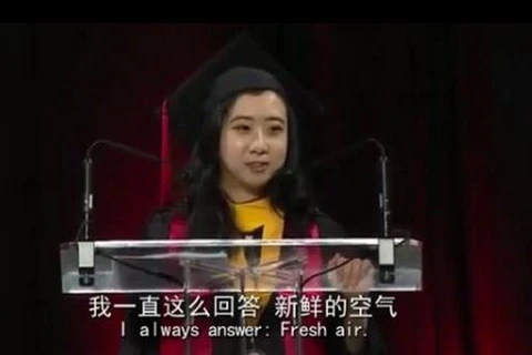 Shuping Yang phát biểu tại buổi lễ tốt nghiệp. (Nguồn: 163)