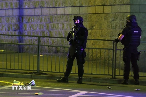 Cảnh sát gác tại hiện trường vụ nổ. (Nguồn: AFP/TTXVN)