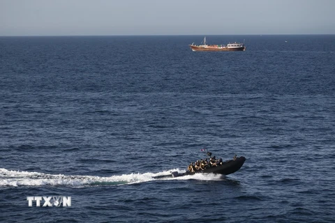 Lực lượng đặc nhiệm chống cướp biển của Pháp tuần tra tại khu vực ngoài khơi thành phố Bosasso thuộc vùng bán tự trị Puntland, Somalia ngày 26/3/2014. (Nguồn: EPA/TTXVN)