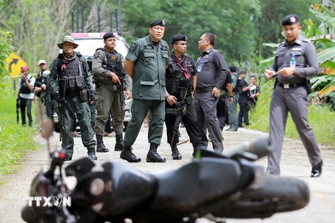 Cảnh sát Thái Lan điều tra tại hiện trường vụ tấn công ở tỉnh Yala, miền Nam Thái Lan ngày 23/5. (Nguồn: EPA/TTXVN)