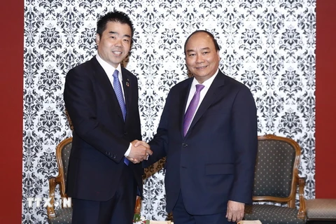 Thủ tướng Nguyễn Xuân Phúc tiếp ông Taizo Mikazuki, Thống đốc tỉnh Shiga. (Ảnh: Thống Nhất/TTXVN)