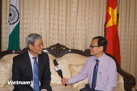 Đại sứ Việt Nam tại Ấn Độ Tôn Sinh Thành trả lời phỏng vấn. (Ảnh: Đăng Chính/TTXVN)