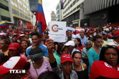 Những người ủng hộ Chính phủ Venezuela tuần hành sau khi chiến dịch tranh cử vào Quốc hội lập hiến (ANC) được khởi động ở Caracas ngày 9/7. (Nguồn: THX/TTXVN)