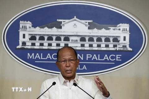 Bộ trưởng Quốc phòng Philippines Delfin Lorenzana tại cuộc họp báo ở Manila ngày 1/6. (Nguồn: EPA/TTXVN)