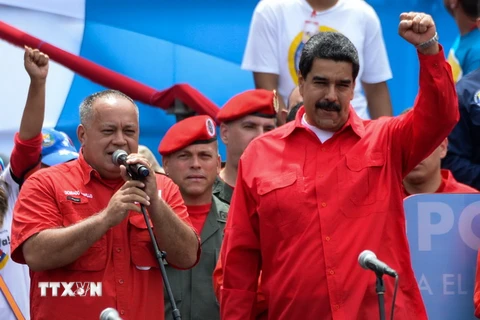 Tổng thống Venezuela Nicolas Maduro (phải) tại lễ bế mạc chiến dịch tranh cử Quốc hội lập hiến ở Caracas ngày 27/7. (Nguồn: AFP/TTXVN)
