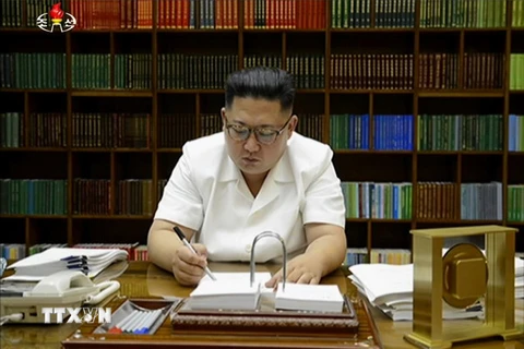 Nhà lãnh đạo Triều Tiên Kim Jong-un tại phòng làm việc ở Bình Nhưỡng ngày 28/7. (Nguồn: YONHAP/TTXVN)