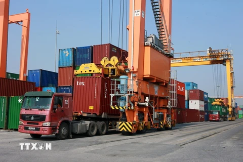 Hàng hóa xuất nhập khẩu qua cảng Hải Phòng. (Ảnh: Hoàng Ngọc/TTXVN)