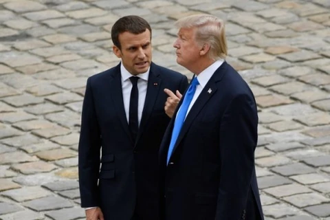 Tổng thống Mỹ Donald Trump (phải) và người đồng cấp Pháp Emmanuel Macron. (Nguồn: AFP)
