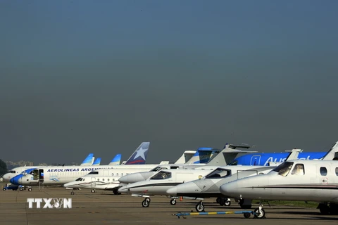 Máy bay của hãng Argentina Airlines tại sân bay Aeroparque Jorge Newbery ở Buenos Aires ngày 20/11/2012. (Nguồn: AFP/TTXVN)