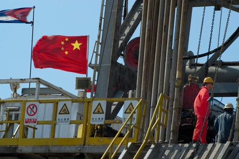 Nhân viên làm việc trên một giàn khoan dầu do Cuba và Trung Quốc vận hành tại La Habana. (Nguồn: AFP/Getty Images)