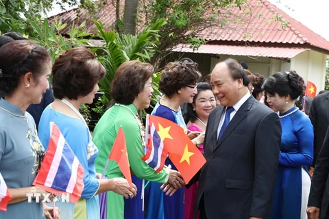 Thủ tướng Nguyễn Xuân Phúc thăm Làng văn hóa Hữu nghị Nakhon Phanom-Hà Nội. (Ảnh: Thống Nhất/TTXVN)