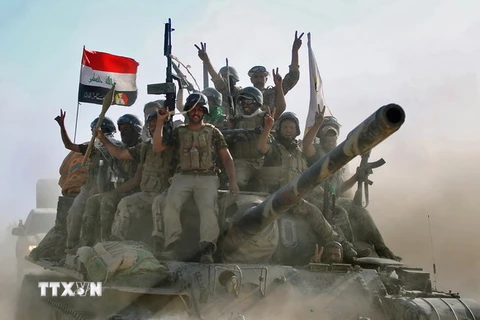 Các lực lượng Chính phủ Iraq tiến vào Tal Afar trong chiến dịch giải phóng thành phố này từ phiến quân IS ngày 22/8. (Nguồn: AFP/TTXVN)